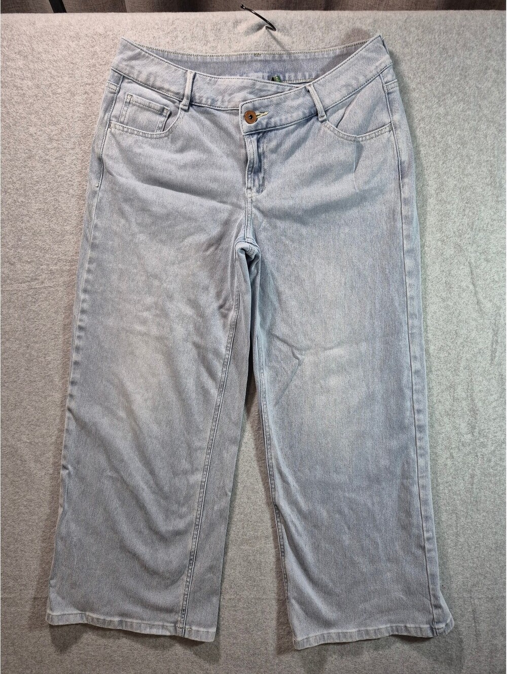 Halara Women’s Medium Petite Light Wash Wide Leg Cropped Jeans Stretch Denim